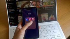 Imagen de un tel�fono con varias aplicaciones de redes sociales