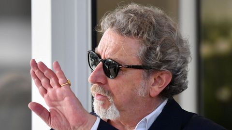 El director franc�s Robert Guediguian, miembro del jurado de Cannes, a su llegada a la sede del festival