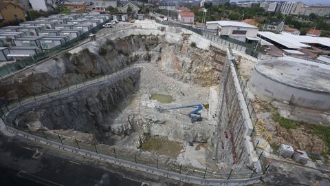 Durante la excavaci&oacute;n del terreno para la torre polivalente, el primer edificio del Novo Chuac, se han extra&iacute;do 42.000 metros c&uacute;bicos de material, en su mayor&iacute;a roca