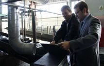 Bernardo Tahoces (en primer t�rmino) visit� la nave de Pizarras del Valle con V�ctor Cobo. 