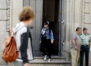 La acusada acudi� ayer a la Audiencia de Pontevedra para aceptar su condena. 