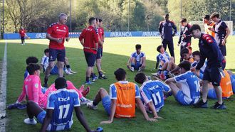 Los juveniles del Dépor tras el encuentro en Abegondo ante el Oviedo