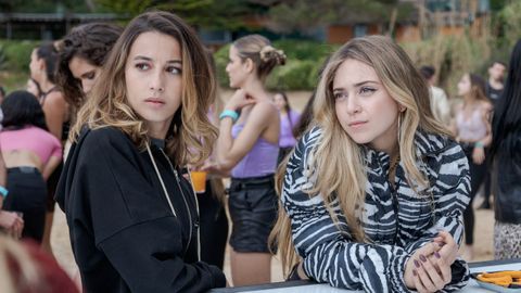 Amaia Aberasturi (izquierda), junto a Ana Mena en «Bienvenidos a Edén»