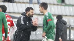 Guillermo dando indicaciones a Gorostidi durante el derbi frente al Lugo.