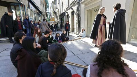 Intervenci�n rueira de alumnos dun Ciclo de Teatro da Universidade de Santiago