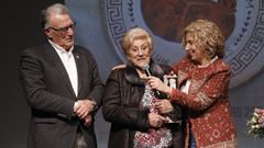 Adela Pombo, escoltada por el alcalde barquense, Alfredo Garc�a, y la concejala de Cultura, Margarita Pizcueta