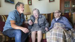 Fern�ndez Lores visit� este viernes a Mercedes y Manuel en Xeve