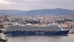 En la fotograf�a, el crucero llegando a los muelles ferrolanos. 