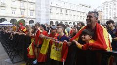 Imagen de archivo de la plaza de Mar�a Pita llena de gente para seguir un partido de la selecci�n espa�ola