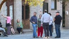 El alcalde de Caldas, Jacobo Prez, a la izquierda, con vecinos del Campo da Torre