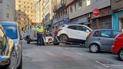 Colapso de tr�fico en el Agra do Orz�n por un coche mal aparcado