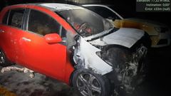 Estado de los veh�culos incendiados en el garaje de la r�a Alfredo Garc�a Al�n