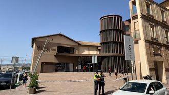 Imagen del Museo de Villena acordonado tras el robo del Tesoro.