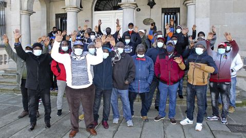 Miembros de la comunidad ghanesa afincada en Marn, en una concentracin al poco de irse a pique el Villa de Pitanxo