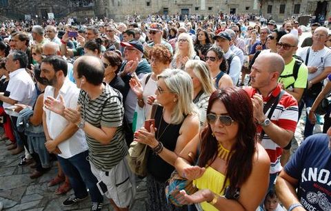 Minuto de silencio en la Plaza del Obradoiro en Santiago