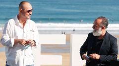 El director Manuel Mart�n Cuenca (izquierda), con el actor Javier Guti�rrez.