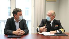 El presidente de la Diputaci�n, Valent�n Gonz�lez Formoso, y el almirante del Arsenal de Ferrol, Ignacio Frutos, en la firma del convenio de Exponav