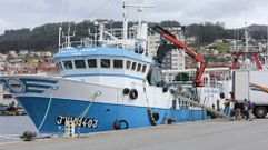 El Baleiro Primero, a su llegada al puerto de Mar�n este lunes por la tarde