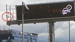 Una c�mara de Tr�fico lista para grabar el interior de los coches y vigilar el uso del cintur�n y los tel�fonos m�viles.Una c�mara de Tr�fico lista para grabar el interior de los coches y vigilar el uso del cintur�n y los tel�fonos m�viles