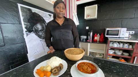 La africana Moyo Sall est al frente del nico restaurante de comida senegalesa de Oviedo