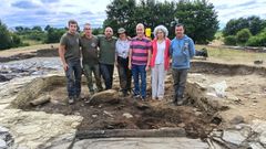 Investigadores y arquelogos en el yacimiento arqueolgico del Chao Samartn, en Grandas de Salime.