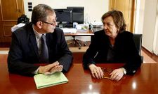 Evencio Ferrero y Camino Triguero, ayer, en la Direcci�n Xeral de Mobilidade.