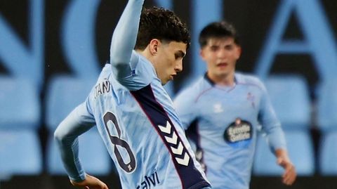 Los futbolistas juveniles del Celta Fortuna Andr�s Anta��n y Anxo Rodr�guez.