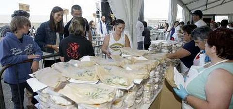 A diferencia de otros a�os, el reparto de las raciones de bonito en Burela se traslada hoy al mediod�a, a partir de las dos y media de la tarde.