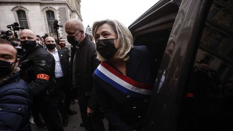 Marine Le Pen, el pasado 1 de mayo antes de despositar un ramos de flores en la estatuta de Juana de Arco