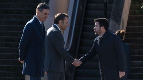 Pedro Snchez, Enmmanuel Macron y Pere Aragons, el jueves en Barcelona en la recepcin previa a la cumbre hispano-francesa