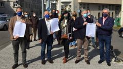 Los populares posaron esta ma�ana ante la Comisar�a provincial