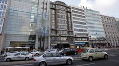 El edificio del cine Avenida, en el centro, en una fotograf�a de archivo tomada en el 2007