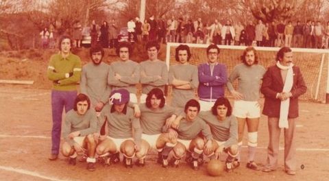 El equipo de 1975. Aurelio, Pirri, Mino, Emilio (Llamas), Licesio, Sergio, Germ&aacute;n, Vicente, Outeiri&ntilde;o, Veloso, Benigno, Pepe y Joaqu&iacute;n.