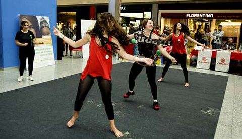 El Estudio de Danza Allegro de Ferrol ofreci� una �performance�. 