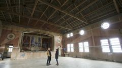 Benjam�n Hermida y Margarita G�mez en el interior del cine Arizona