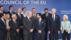 Mandatarios europeos y l�deres de las instituciones de la UE durante la cumbre de abril en Nikosia (Chipre)