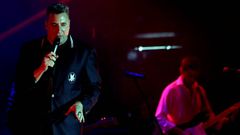Actuaci�n de Loquillo en el espect�culo Un d�a cualquiera, en las fiestas de Ferrol