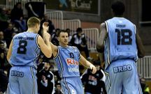 Schaftenaar y Diouf felicitan a Winchester en el Pazo.