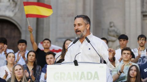 El presidente nacional de Vox, Santiago Abascal, interviene en un acto en la granadina Plaza de las Pasiegas.