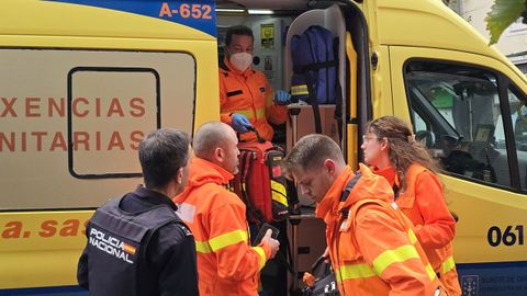 Efectivos desplazados a paseo de Ronda, en A Coru�a, tras una tentativa de homicidio