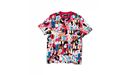 Pedro Almodvar x Zara 50 Aniversario. Camiseta de Pelcula. Una camiseta vibrante con arte grfico de Juan Gatti, colaborador de Almodvar. Incluye referencias visuales a pelculas como Volver, Hable con ella, Todo sobre mi madre, entre otras. Es un archivo porttil de su universo cinematogrfico.
