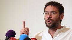 Desacuerdo independentista y dimisi�n de Dante Fachin en Podemos ante la lista �nica