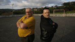 Jos� Antonio Rodr�guez Fern�ndez y Yoni Pe�a Berm�dez, los dos vecinos de Vilamart�n Pequeno que organizan este fin de semana las fiestas en honor de san Xo�n Degolado