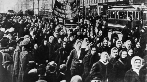 Manifestaci�n polo D�a Internacional da Muller de 1917 en San Petersburgo (ent�n chamada Petrogrado)