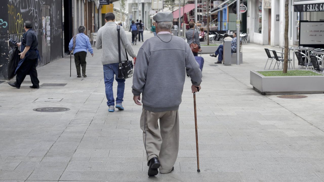 Ciudadanos muy longevos, pero que están muy solos: ¿sigue siendo A Coruña una ciudad saludable?