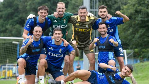 Fila de arriba, de izquierda a derecha: Luengo, Escandell, Cervero y lex Cardero. Fila de abajo: Cazorla, Lemos, Sebas Moyano y Seoane