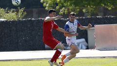 Hugo, en una jugada del partido disputado el domingo entre el Noia y O Pino