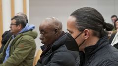 La investigaci�n que propici� el arresto de Pablo Garc�a en marzo evidencia que este vigu�s acudi� ese mes por las ma�anas al juicio (en la imagen con mascarilla junto al resto de procesados) por el alijo del Simione ?apresado en el 2022?, y por las tardes organizaba con sus socios nuevas remesas de drogas y volv�a al d�a siguiente a la sala de vistas para proclamar su inocencia.