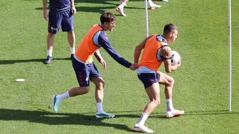 Javi Rodr�guez y Ferran Jutgl�, en un entrenamiento del Celta.