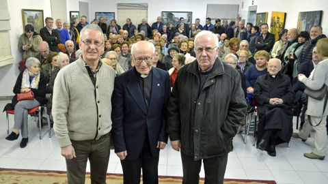 Con Manuel Castro Santamaria ( sa dereita) e o crego Flix Villares ( sa esquerda), o da en que foi nomeado socio de honra do Iescha, en novembro do 2015